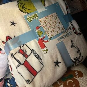 Queen grinch blanket